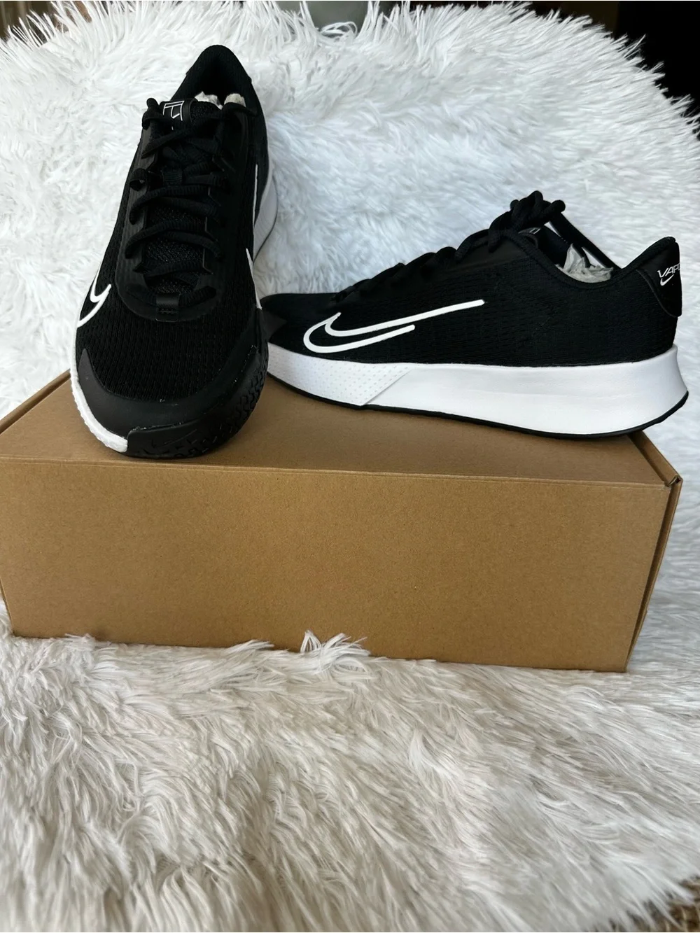 New in Box Nike Black and White Women's Vapor Lite 2 HC Athletic Shoes